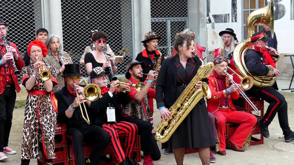 Fanfare Pattes à Caisse